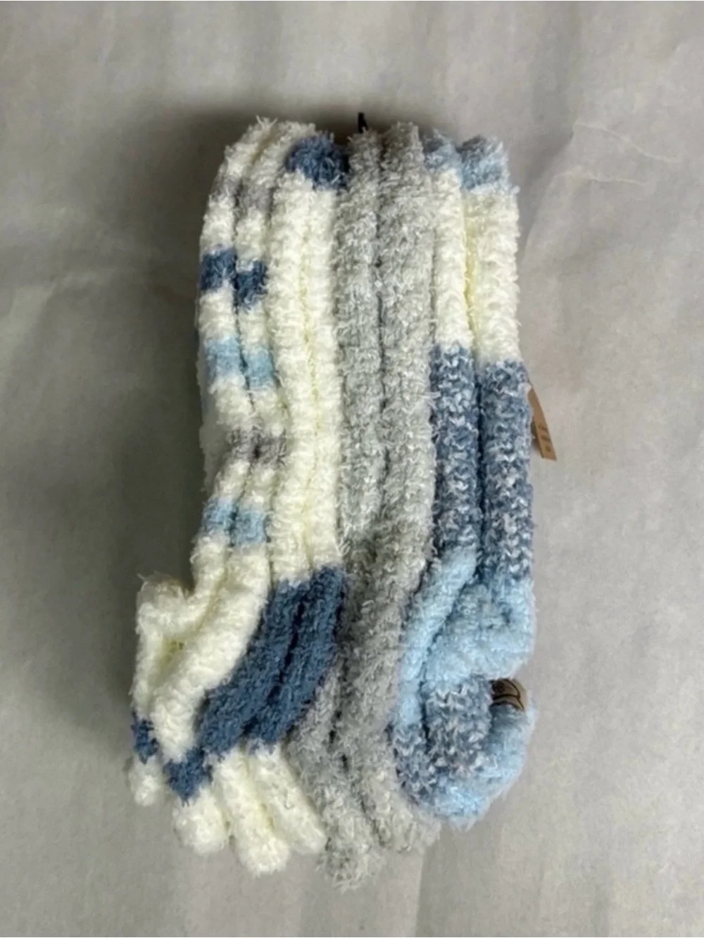 New Born Socks Women’s 4 Pair Blue & White Plush Soft Cozy No Show Socks Casual